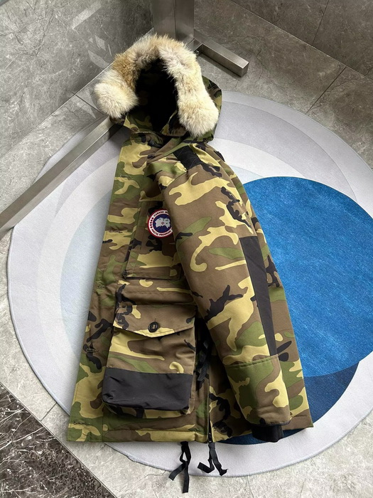 Can*a Go*e coat-373