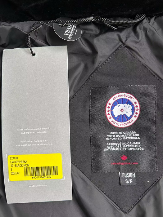 Can*a Go*e coat-370