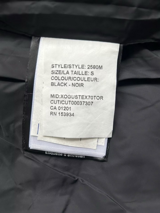 Can*a Go*e coat-370