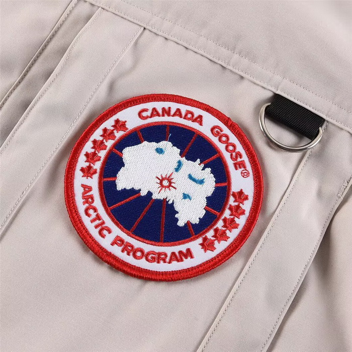 Can*a Go*e coat-376