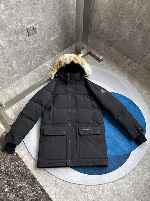 Can*a Go*e coat-371