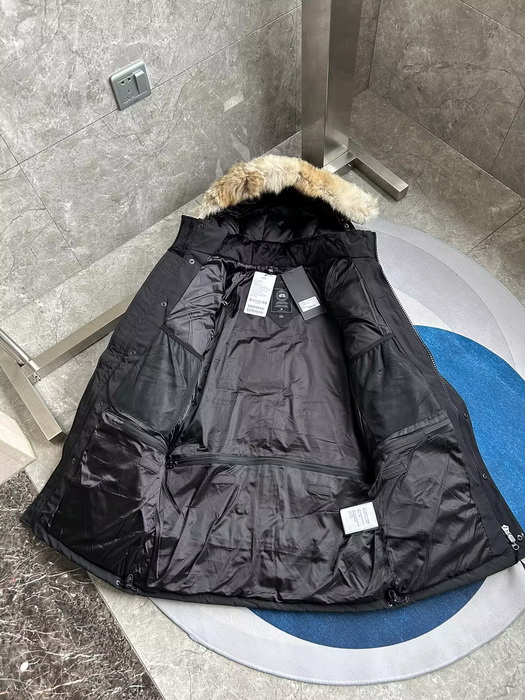 Can*a Go*e coat-371