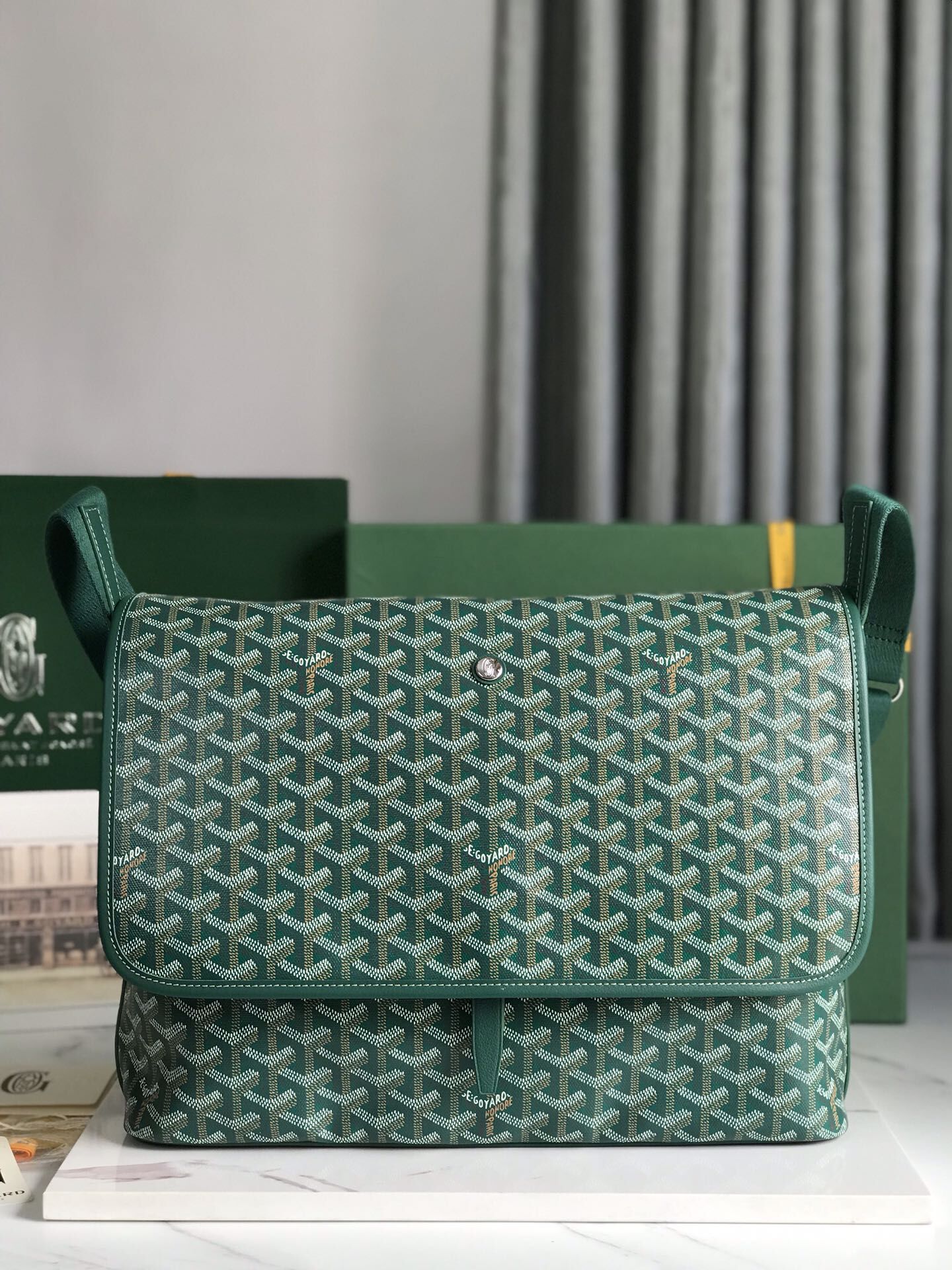 Go*ard handbags aaaa(men)-001
