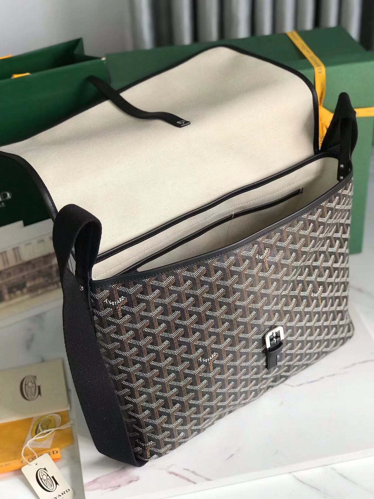 Go*ard handbags aaaa(men)-004