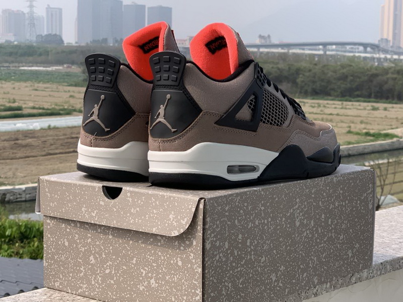 Air Jordan 4 Retro-082