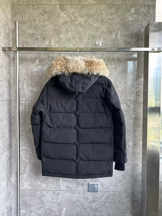 Can*a Go*e coat-378
