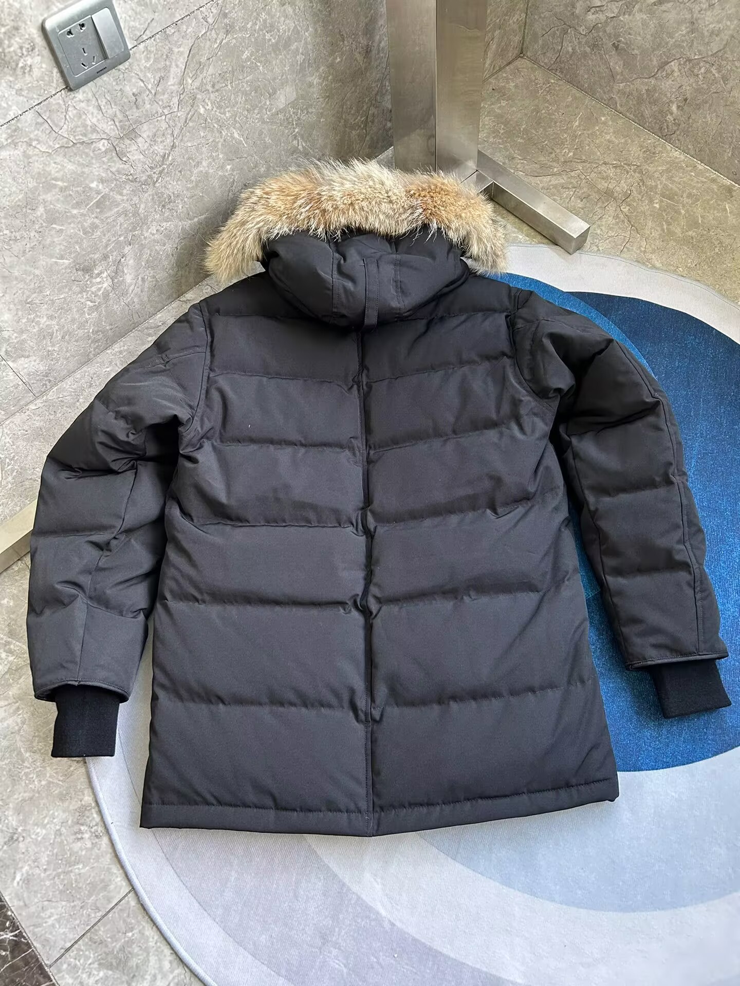 Can*a Go*e coat-378