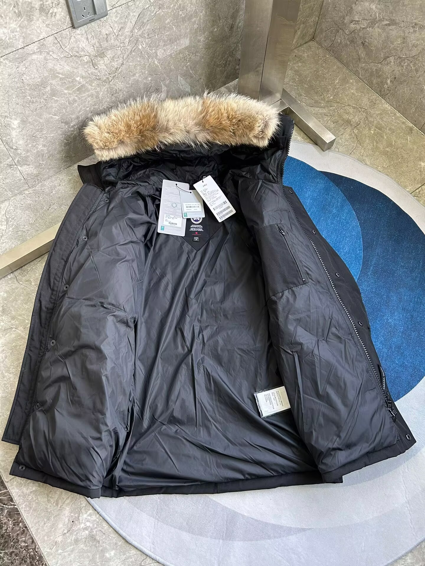 Can*a Go*e coat-378