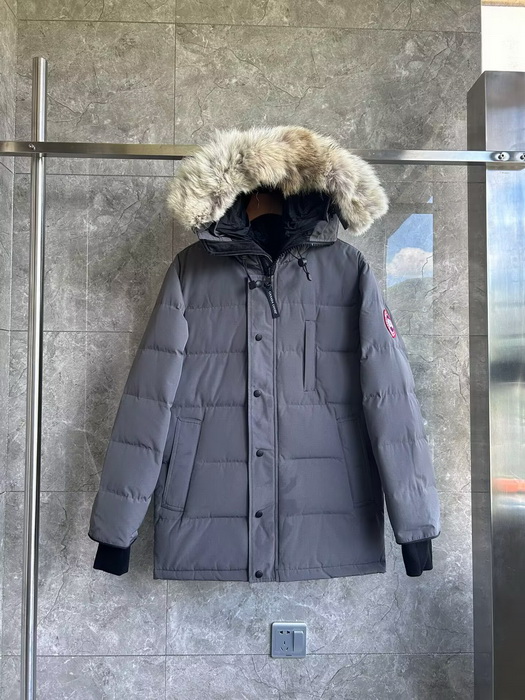 Can*a Go*e coat-382