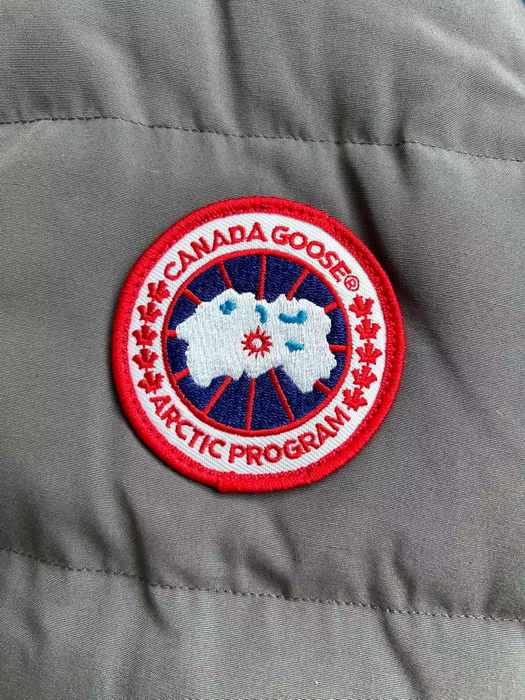 Can*a Go*e coat-382