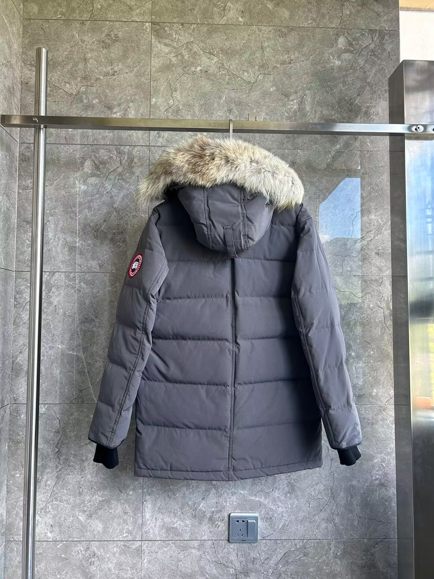 Can*a Go*e coat-382