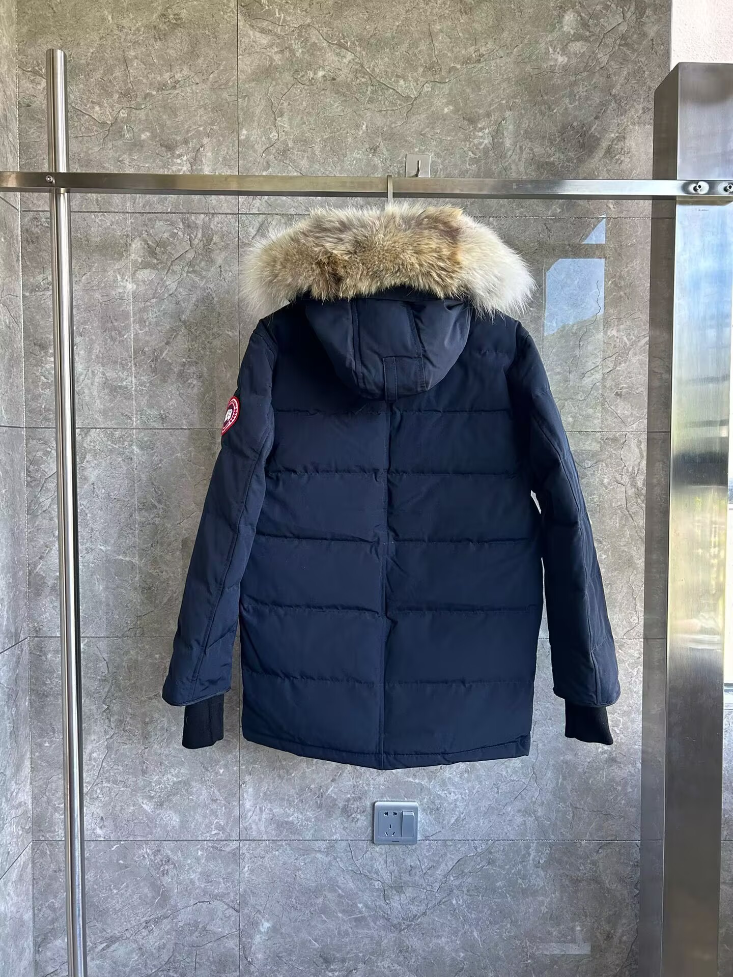 Can*a Go*e coat-381