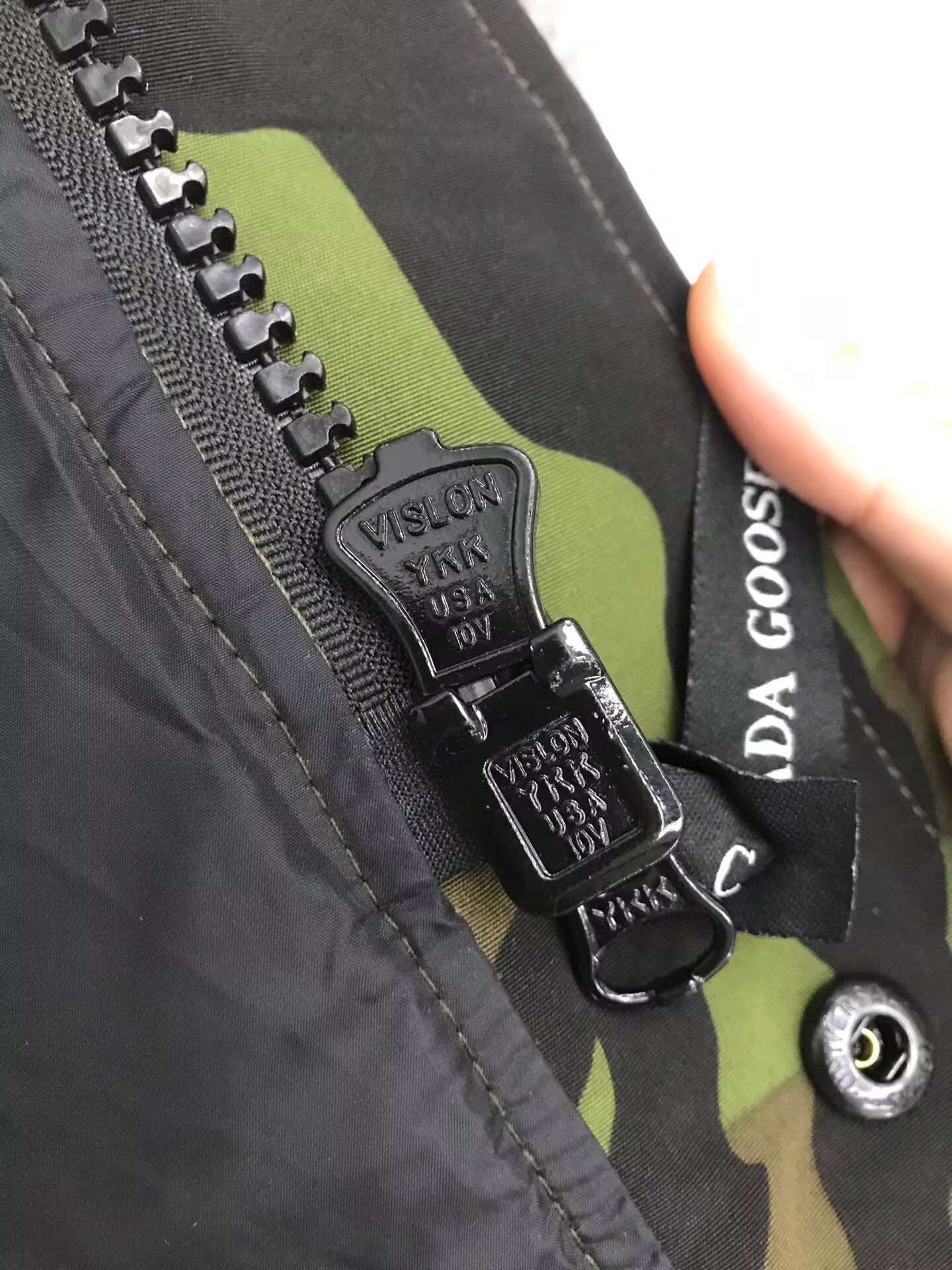 Can*a Go*e coat-380