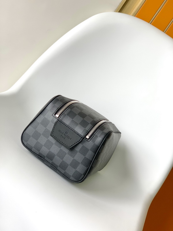 LV Handbags AAAA(Men)-166