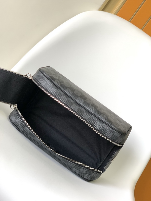 LV Handbags AAAA(Men)-166