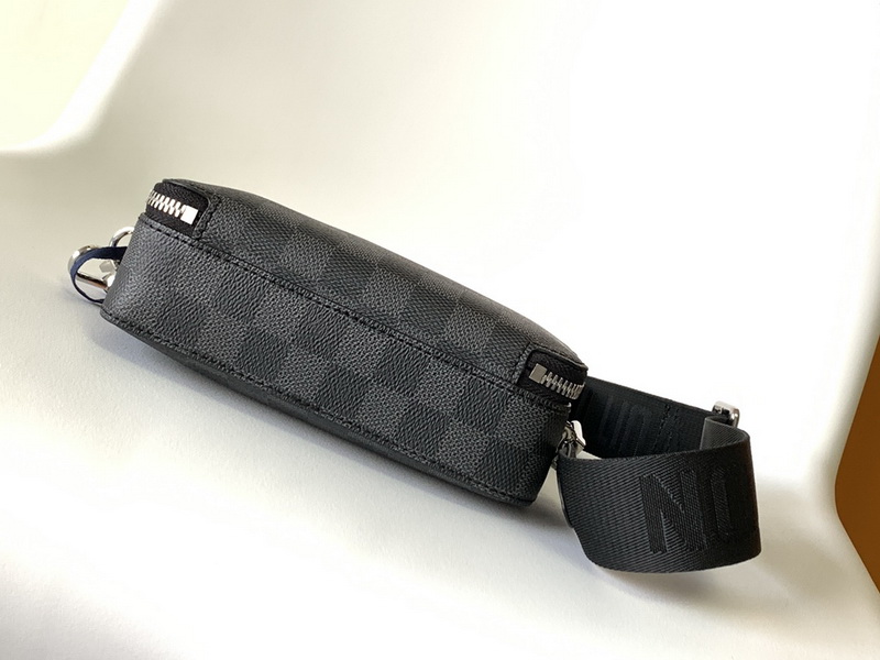 LV Handbags AAAA(Men)-175