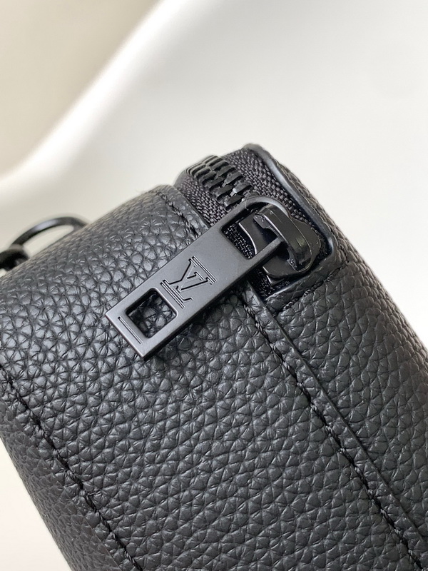 LV Handbags AAAA(Men)-186