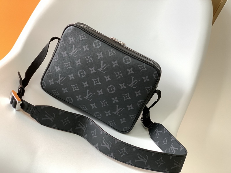 LV Handbags AAAA(Men)-190