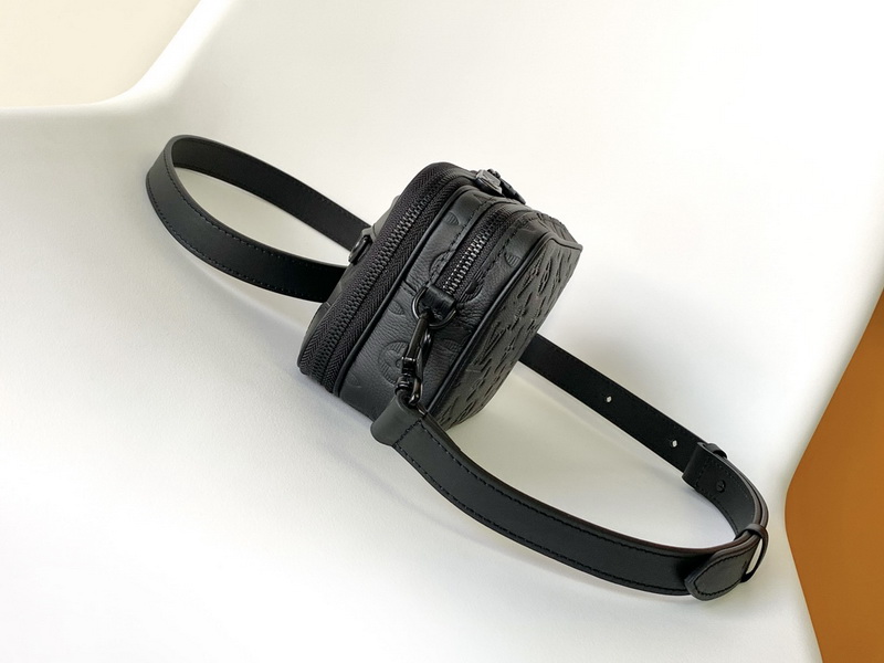 LV Handbags AAA(Men)-214