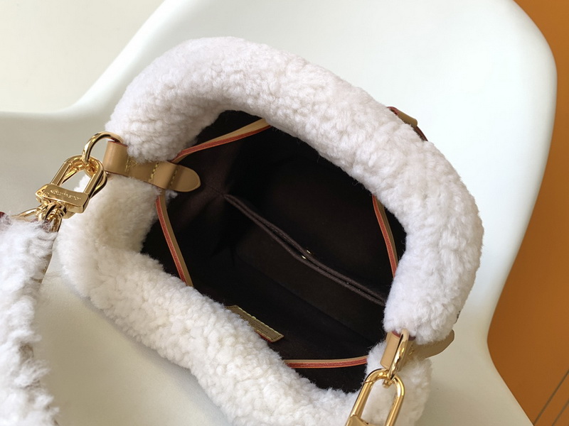 LV Handbags AAA(Women)-821