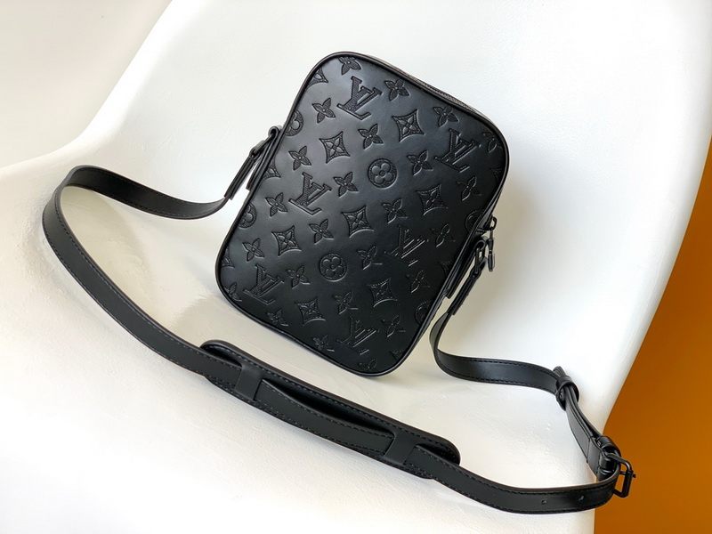 LV Handbags AAA(Men)-292