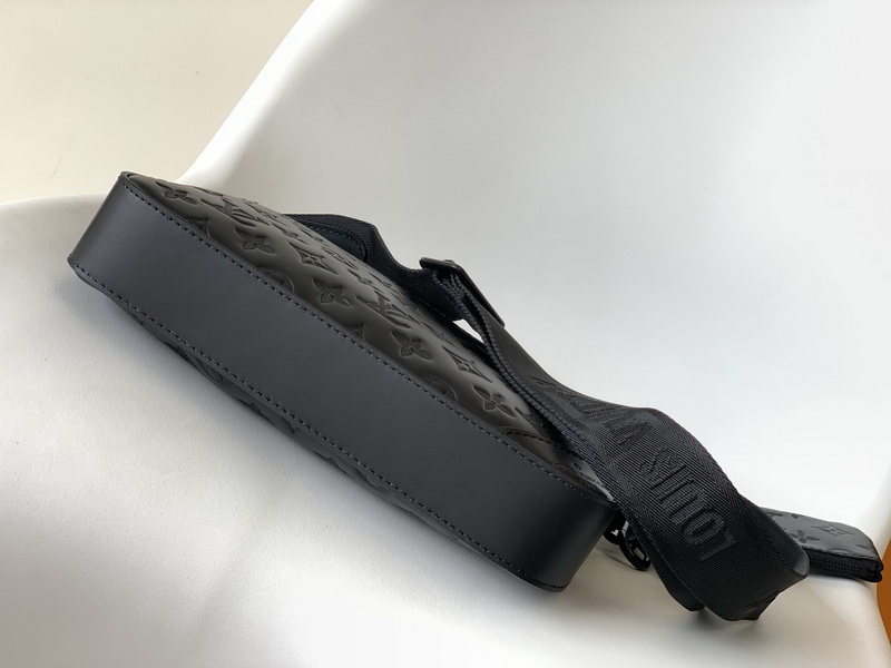 LV Handbags AAA(Men)-300