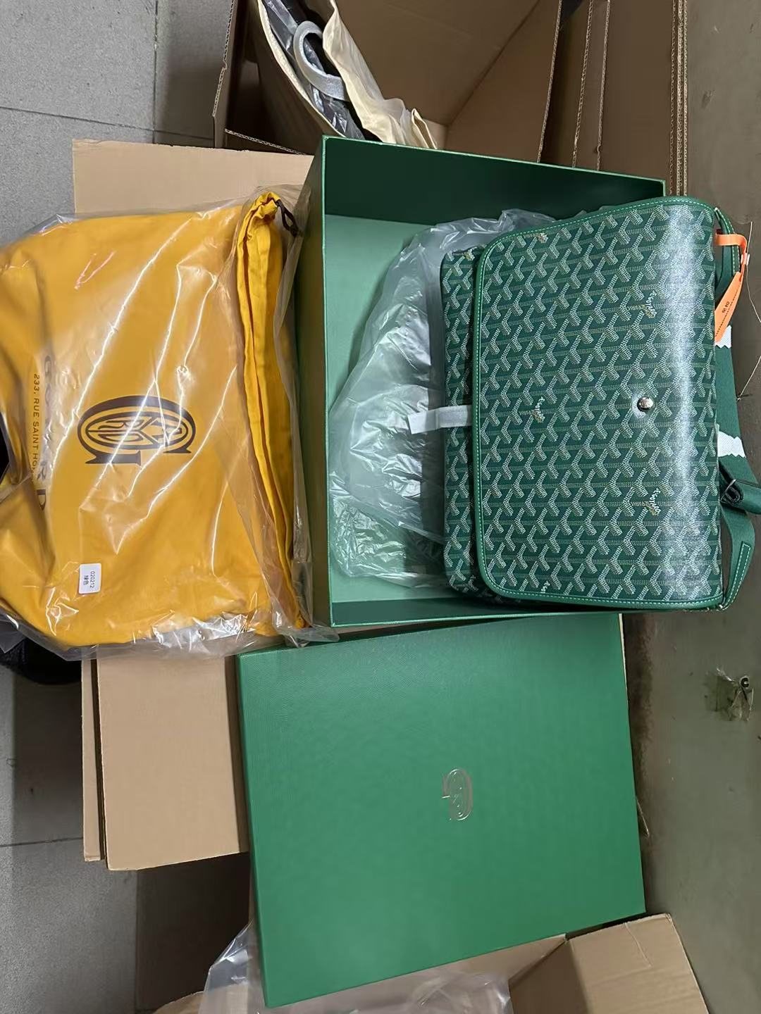 Go*ard handbags aaaa(men)-001