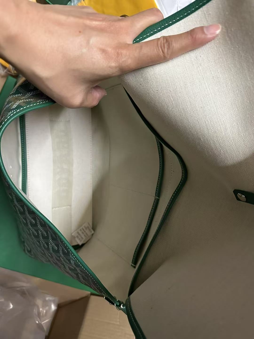 Go*ard handbags aaaa(men)-001