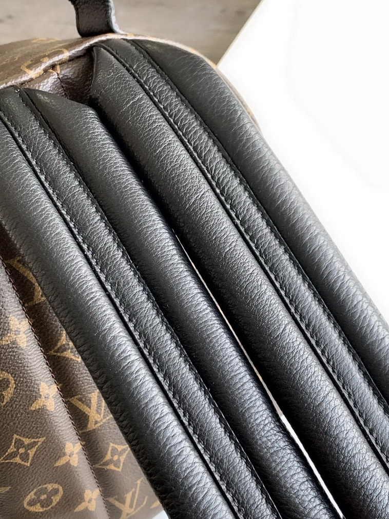 LV Backpack(AAA)-144