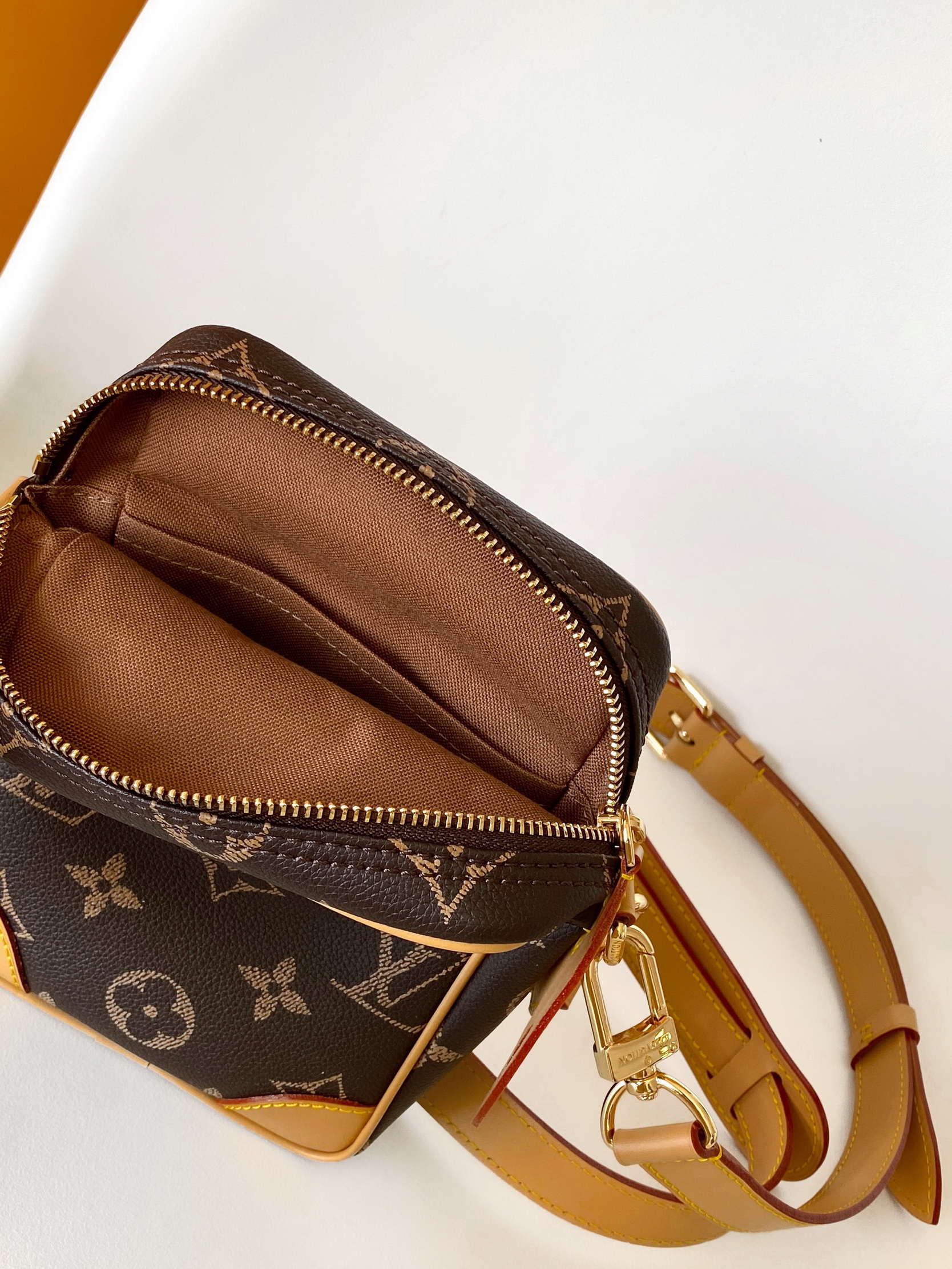 LV Bag-NFC(AAA)-422