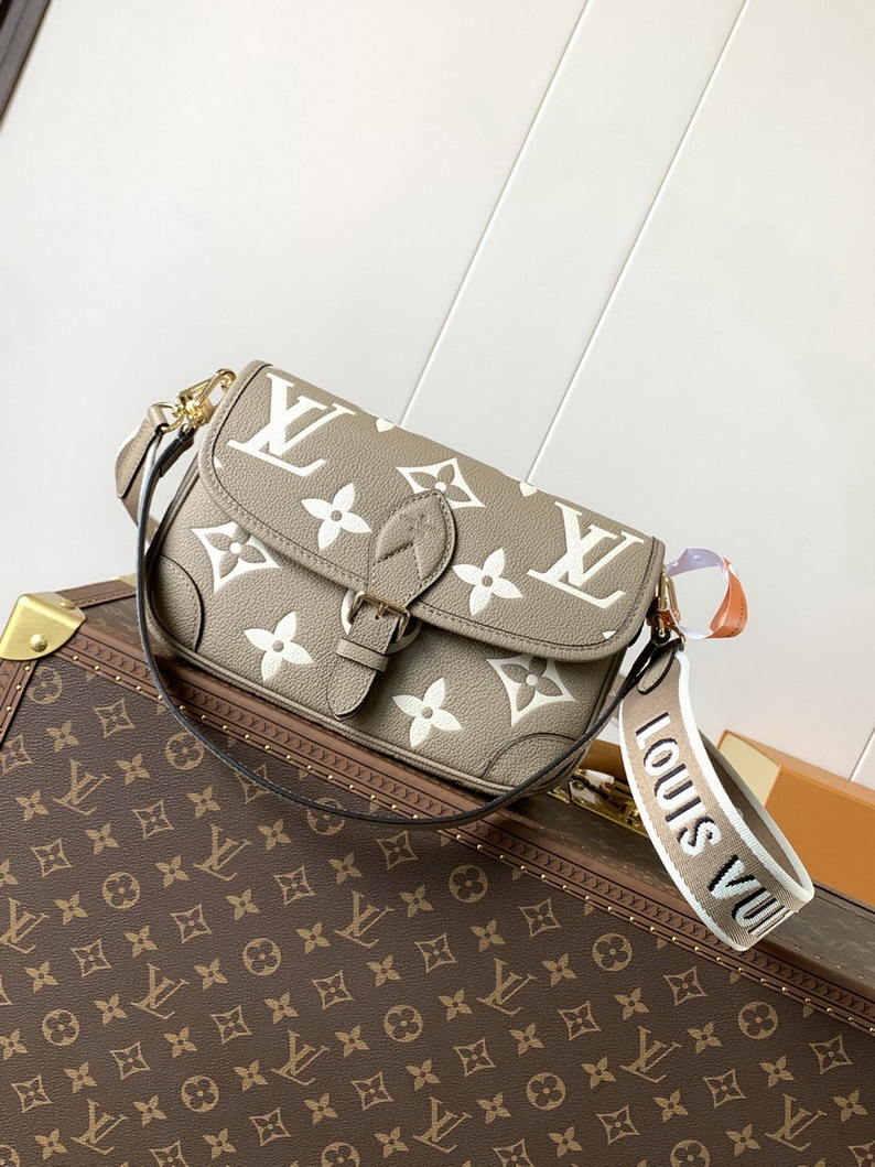 LV Bag-NFC(AAA)-536