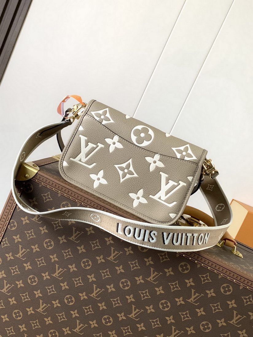 LV Bag-NFC(AAA)-536