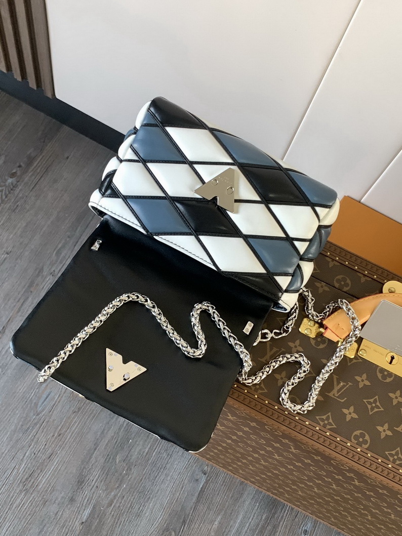 LV Bag-NFC(AAA)-657