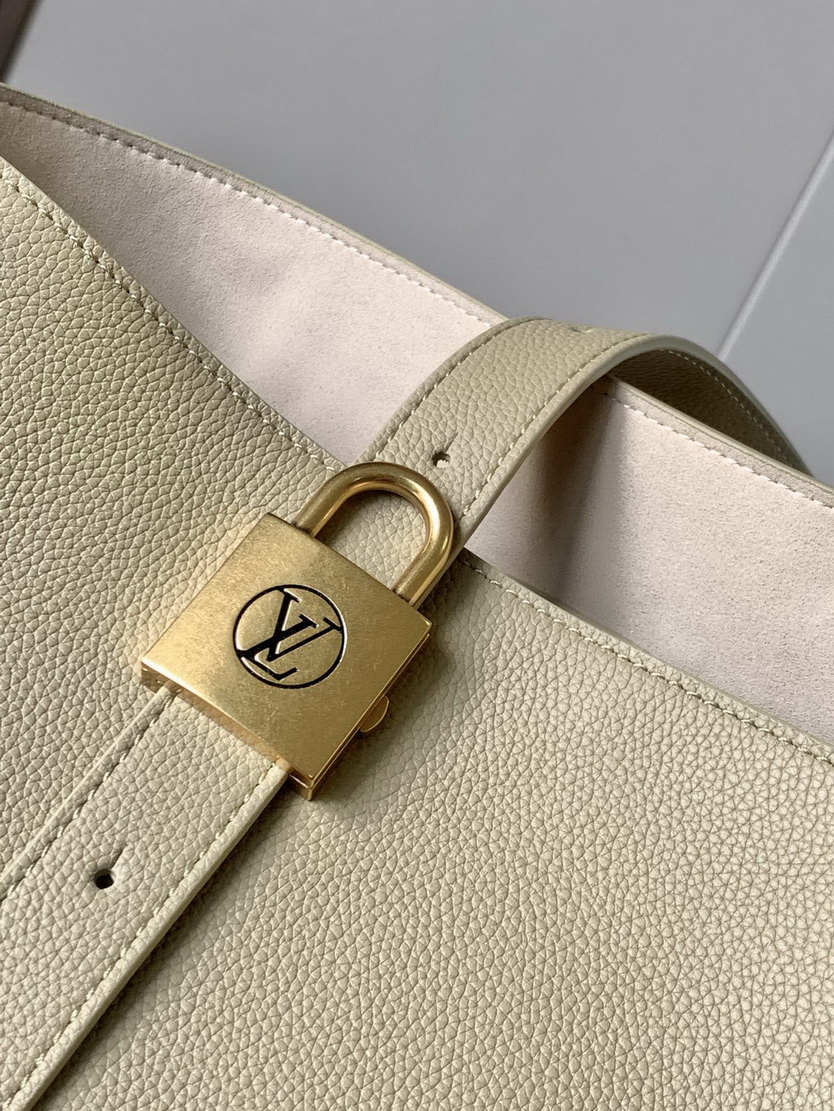 LV Bag-NFC(AAA)-672