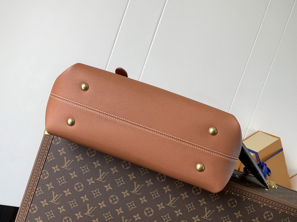 LV Bag-NFC(AAA)-673