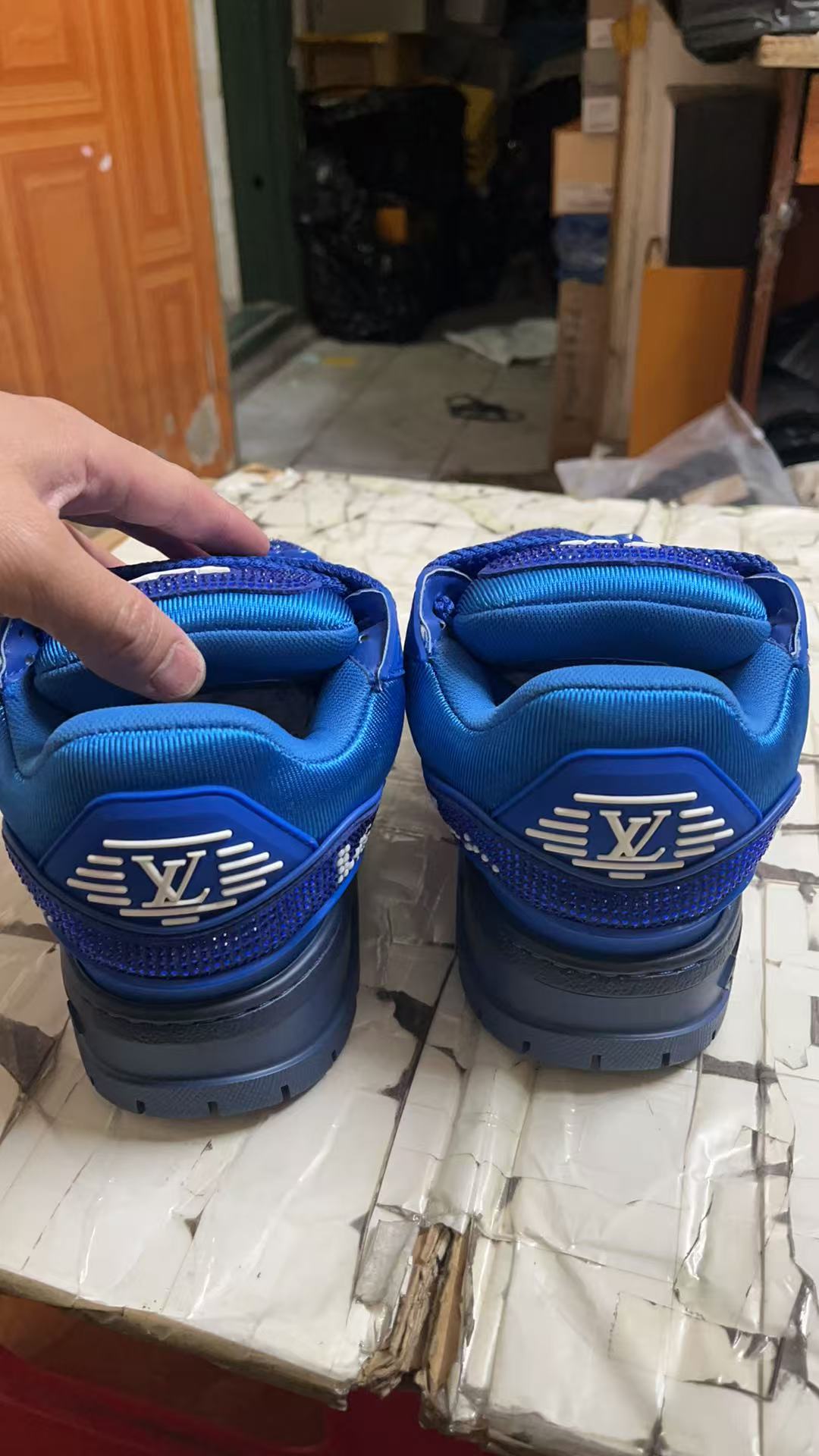 LV Shoes(AAA)-1070