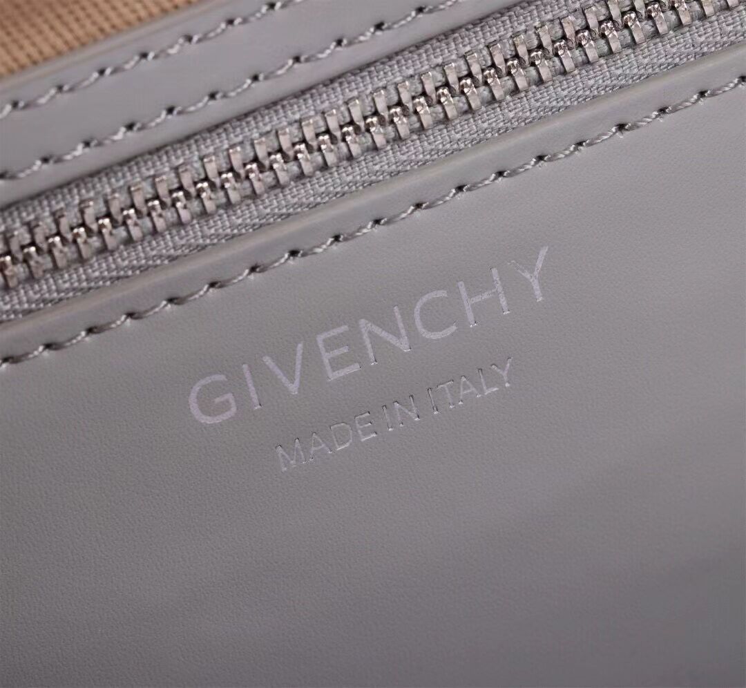 Givenchy Handbags AAA(Women)-001