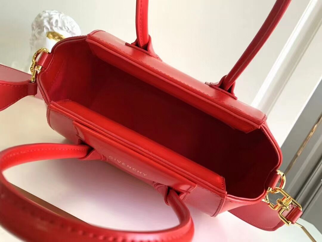 Givenchy Handbags AAA(Women)-002
