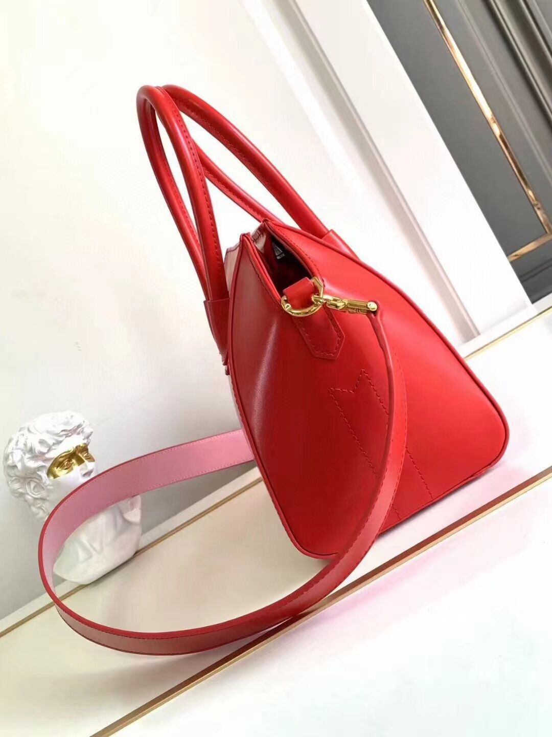 Givenchy Handbags AAA(Women)-002