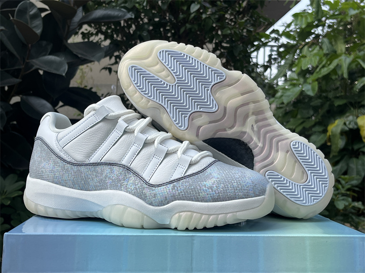 Air Jordan 11 Low Snakeskin