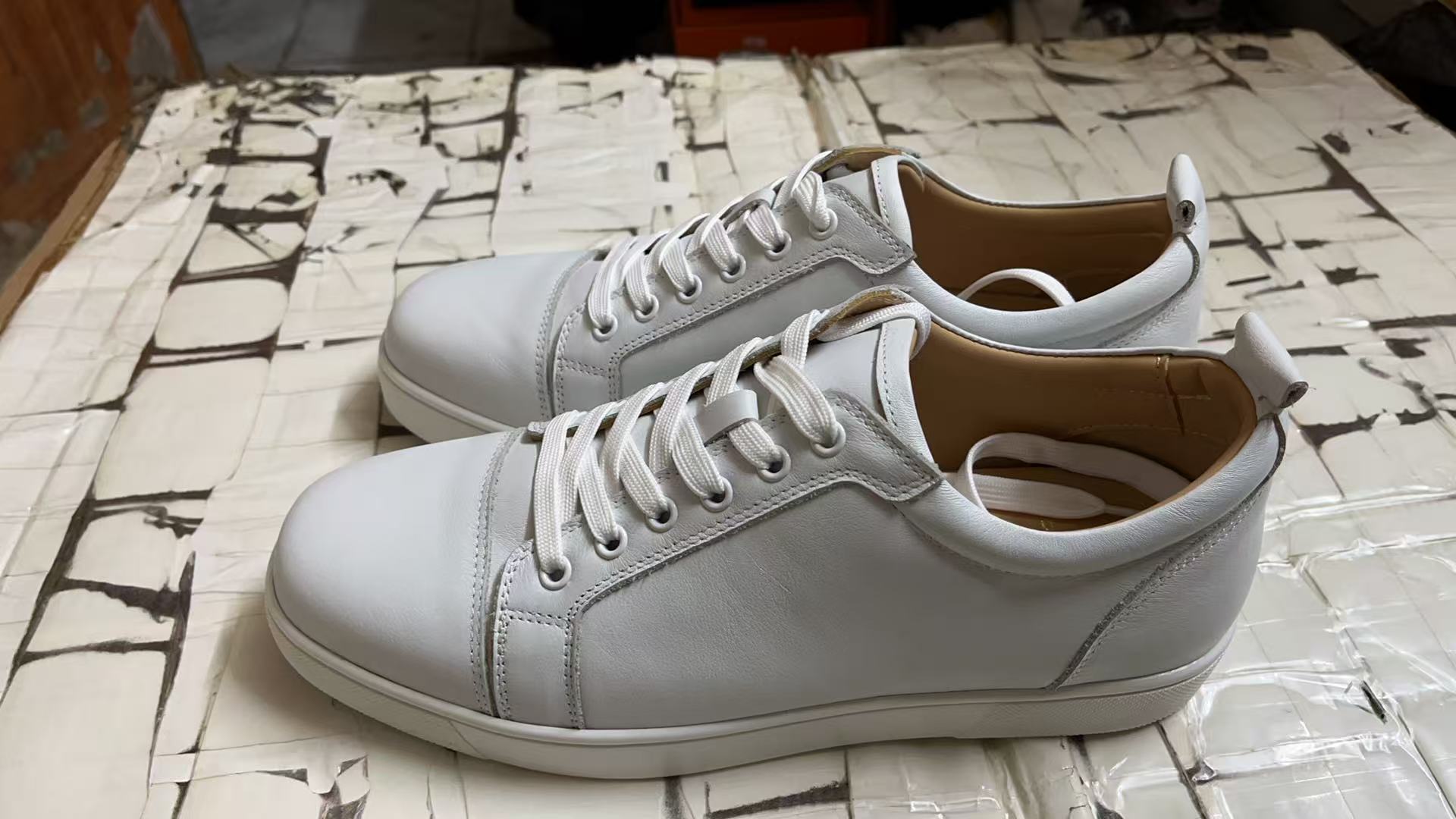 CL Men Shoes-561