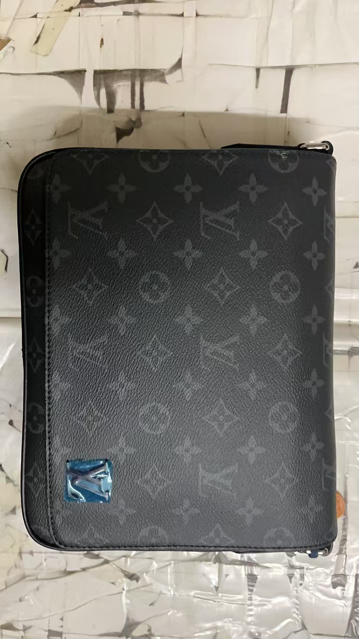 LV Handbags AAAA(Men)-331