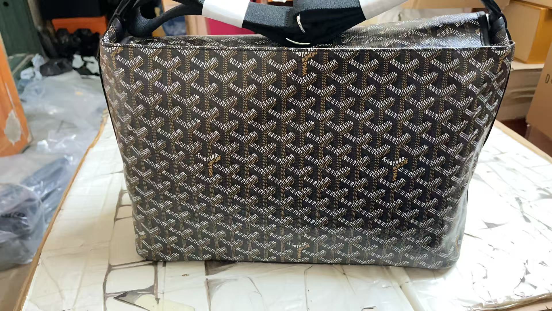 Go*ard handbags aaaa(men)-004