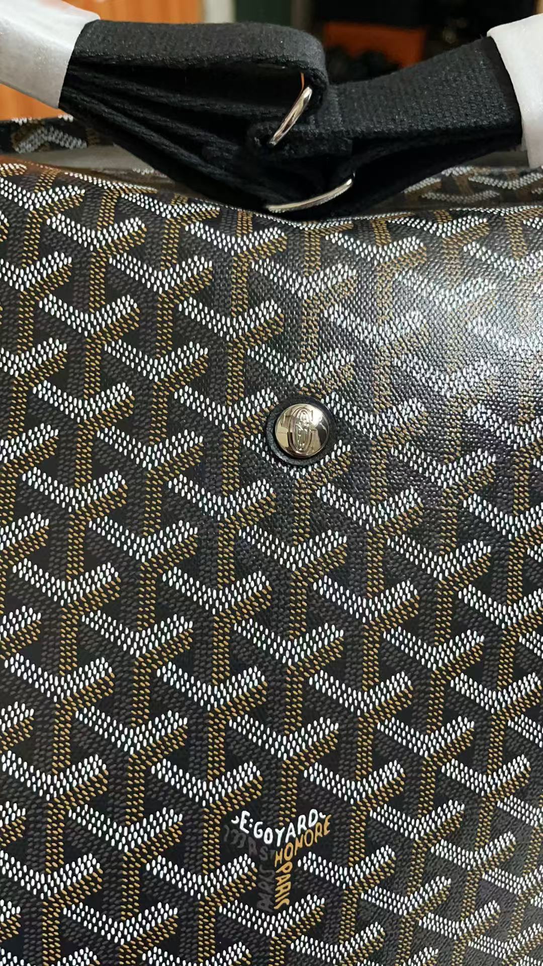 Go*ard handbags aaaa(men)-004