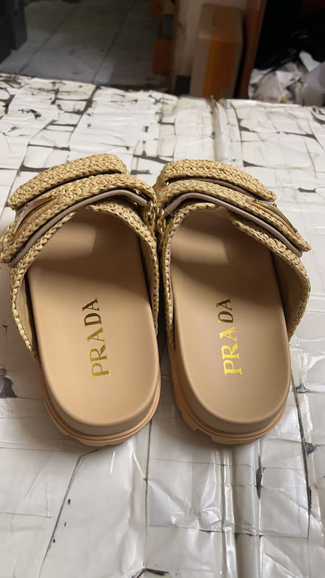 Pra*a slippers women(aaa)-012