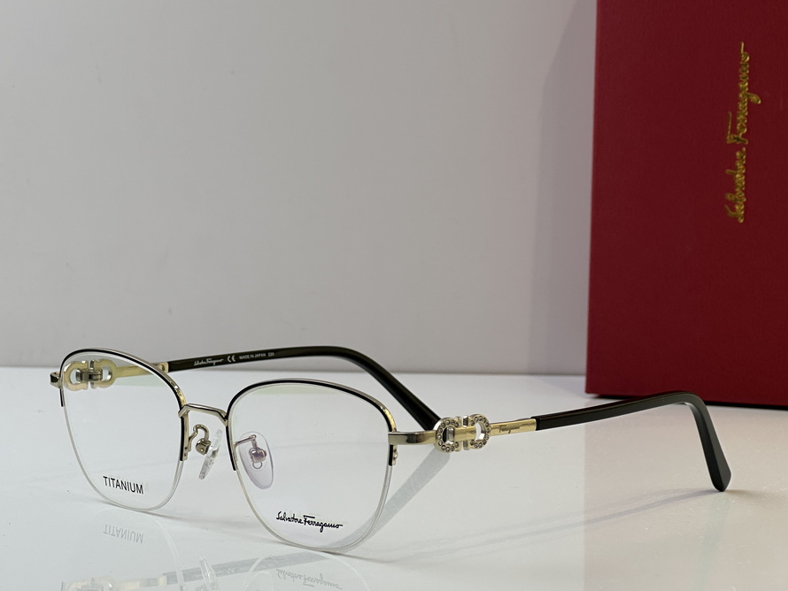 FERRAGAMO Sunglasses(AAAA)-327