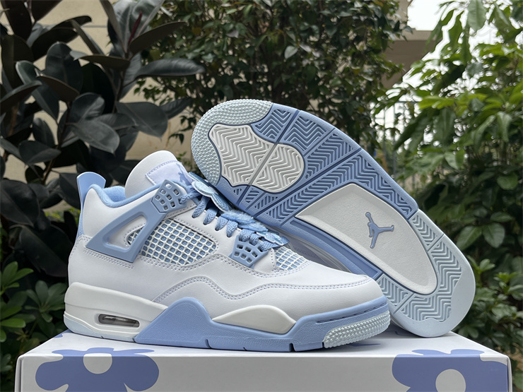 Air Jordan 4 ALUMINUM