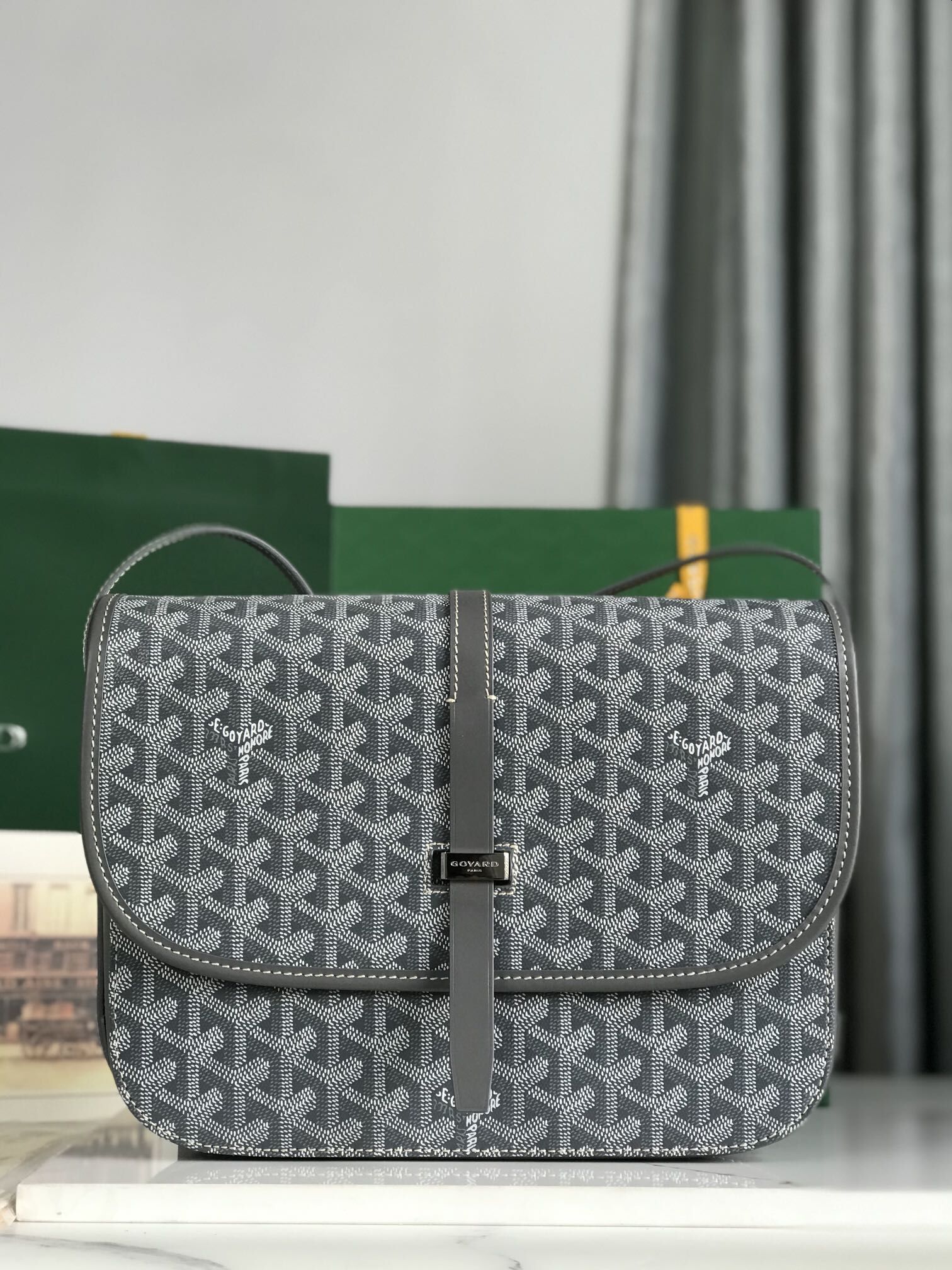 Go*ard handbags aaaa(men)-032