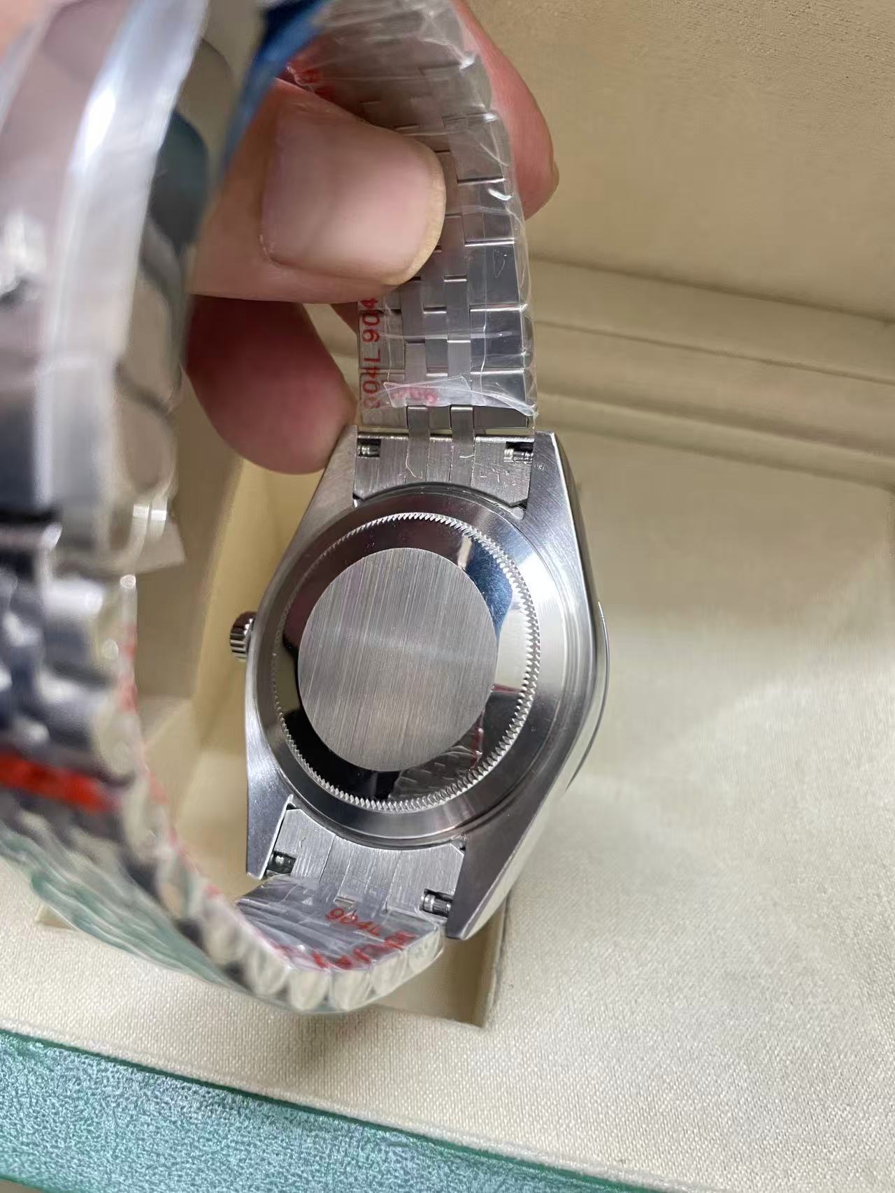 R*l*x watches-189