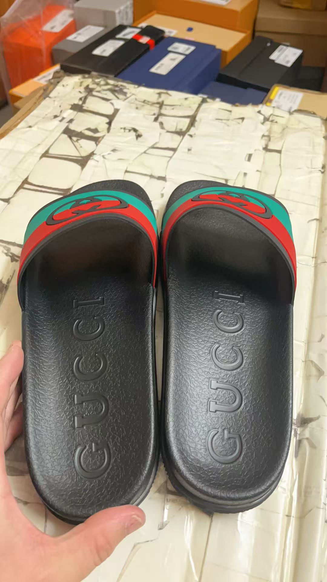 G*u*i slippers(aaa)-464